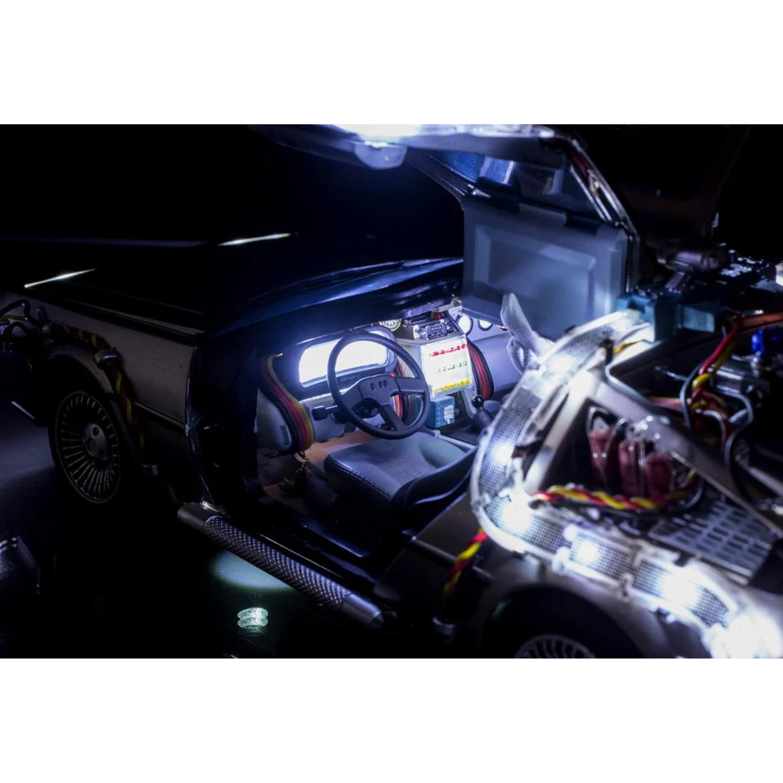 Magnetic Levitating 1/20 DeLorean Time Machine - Maker-Deal™ –